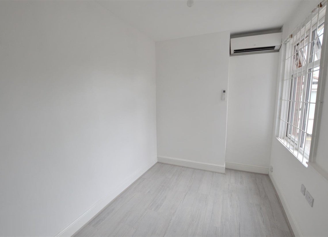 Flat Holbrook Lane in Coventry