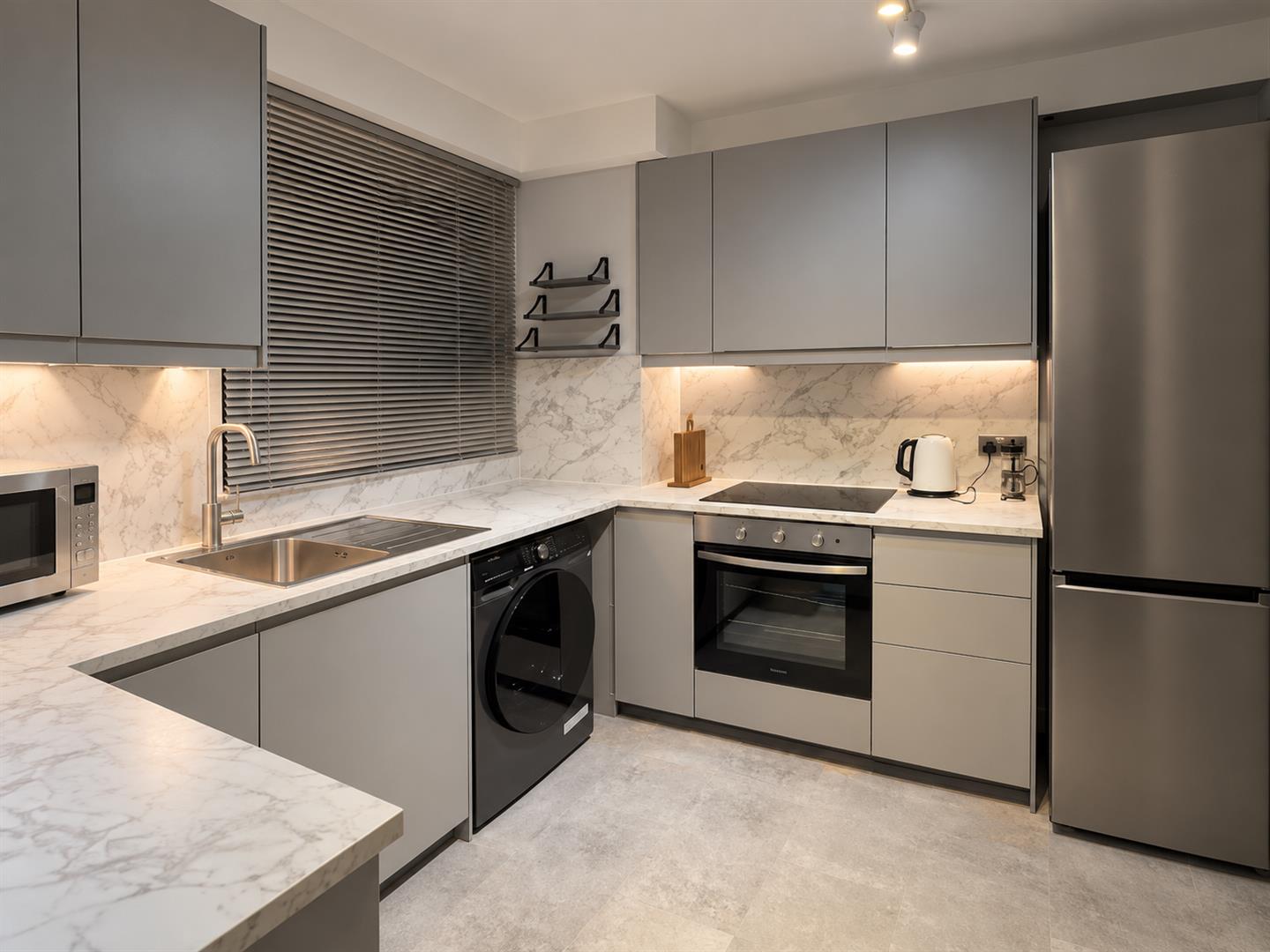 Flat Thoresby Street in Greater London