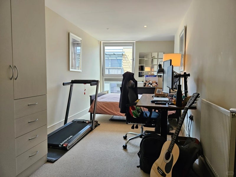 Room Lanterns Way in Greater London