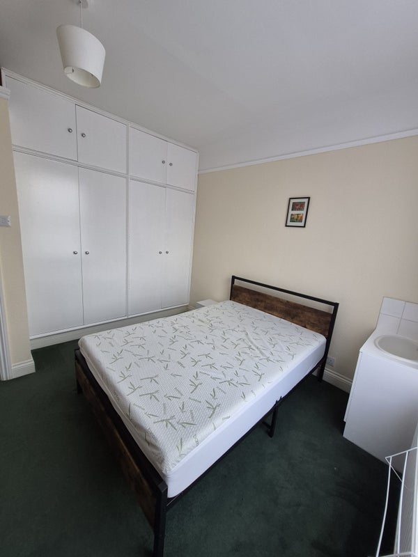 Room Willingdon Road in Greater London