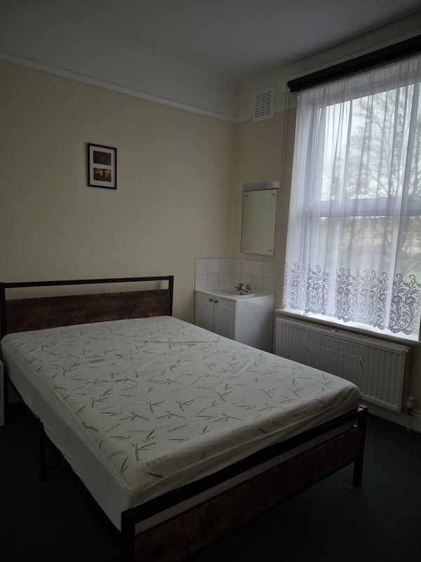 Room Willingdon Road in Greater London