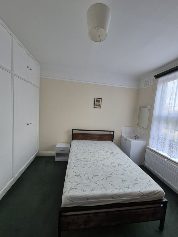 Room Willingdon Road in Greater London