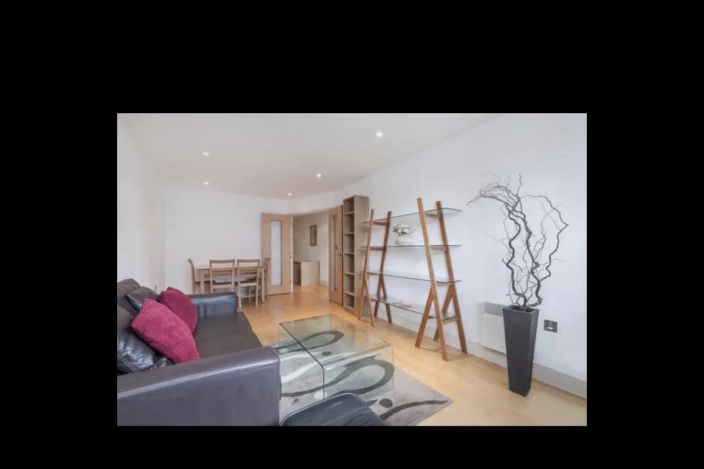 Flat Cayenne Court in Greater London