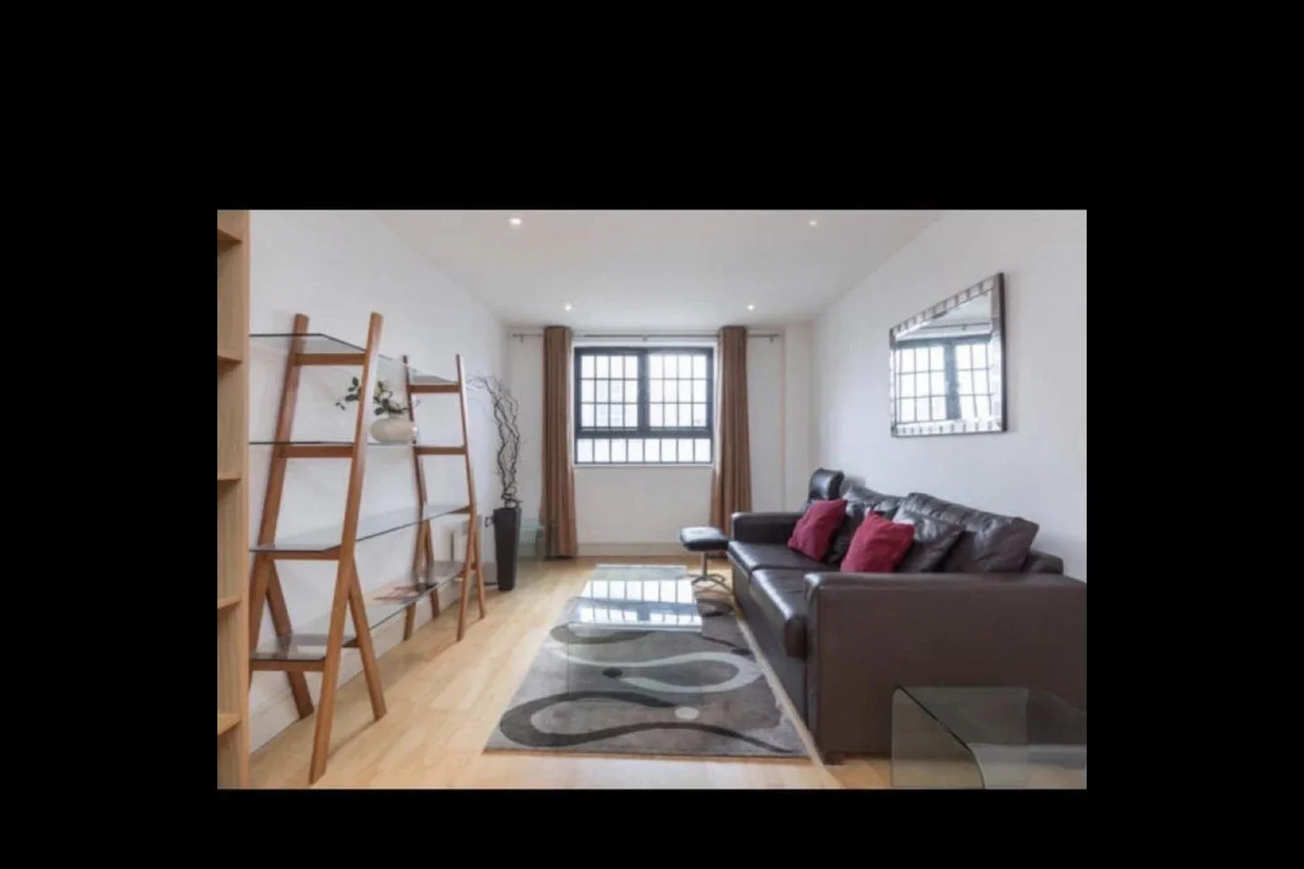 Flat Cayenne Court in Greater London