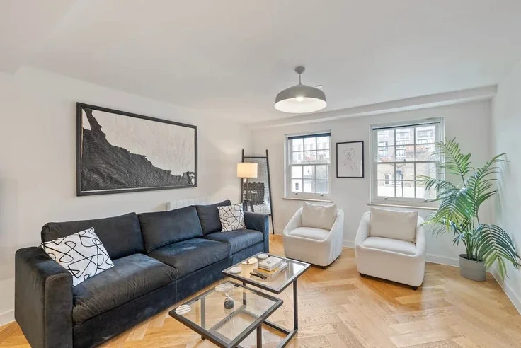 Flat Charlotte Street in Greater London