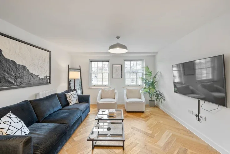 Flat Charlotte Street in Greater London