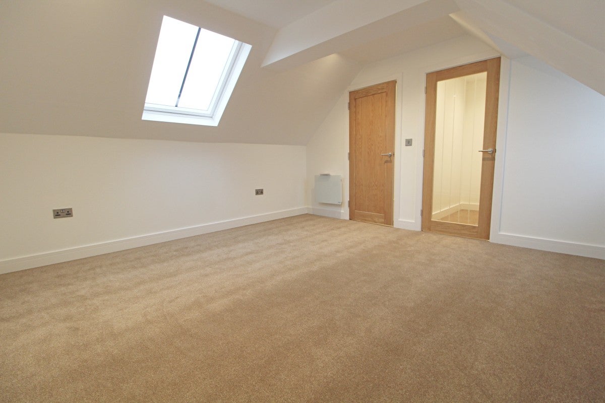 Flat Whitemans Green in Mid Sussex