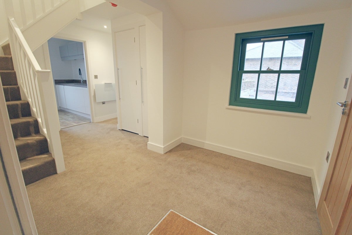 Flat Whitemans Green in Mid Sussex