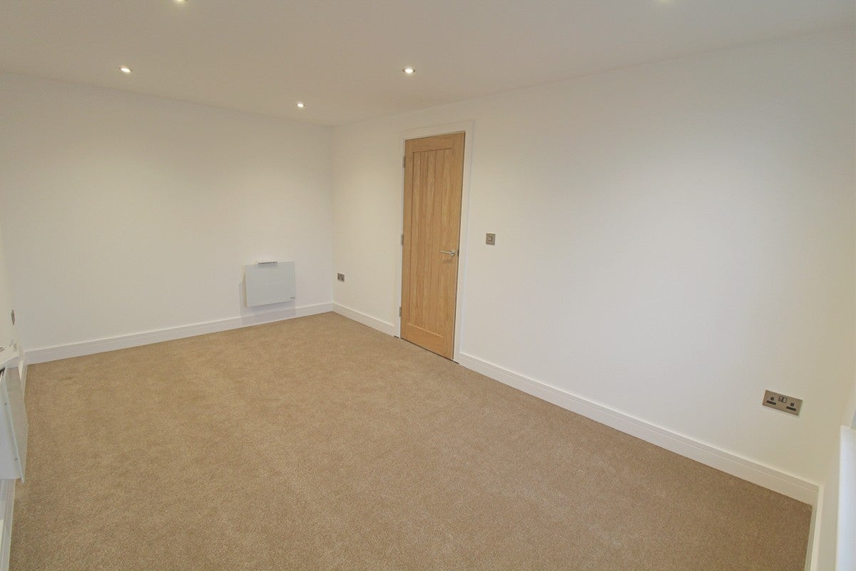 Flat Whitemans Green in Mid Sussex