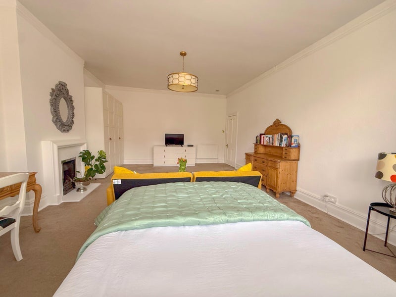 Room Netherhall Gardens in Greater London