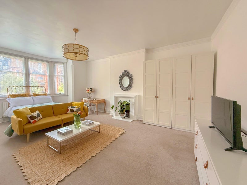 Room Netherhall Gardens in Greater London