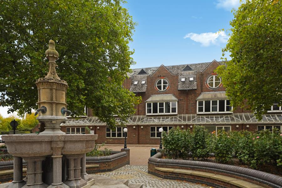 Flat Victoria Square in St Albans