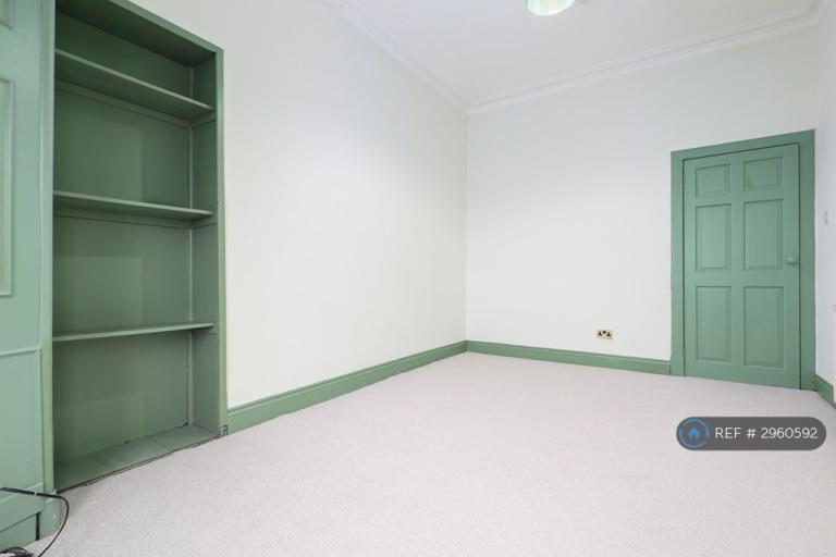 Flat Dairsie Street in Glasgow