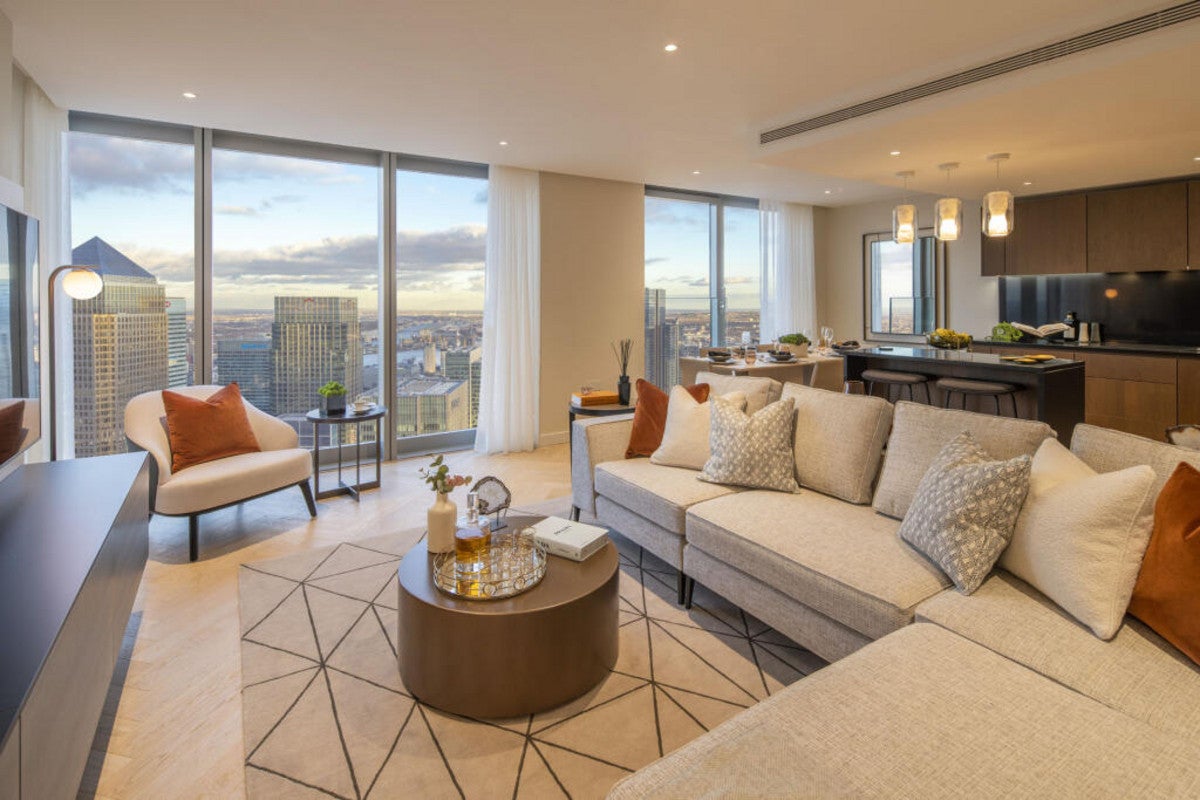 Flat Westferry Road in Greater London