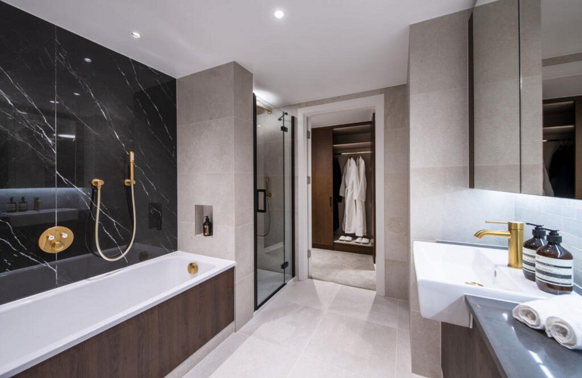 Flat Westferry Road in Greater London