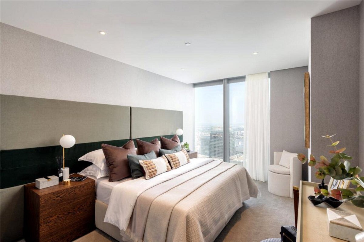 Flat Westferry Road in Greater London