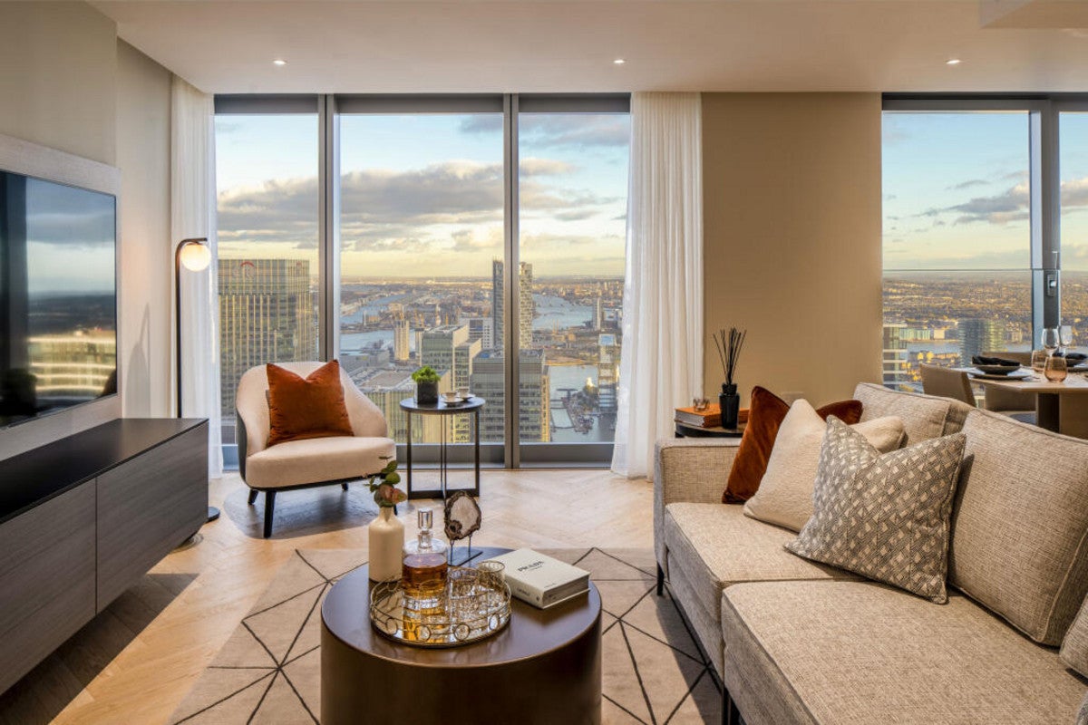 Flat Westferry Road in Greater London
