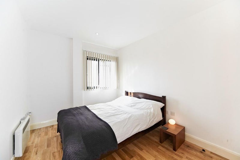 Room Surrey Street in Greater London