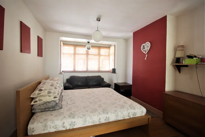 Flat Belmont Road in Greater London