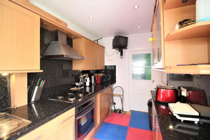 Flat Belmont Road in Greater London