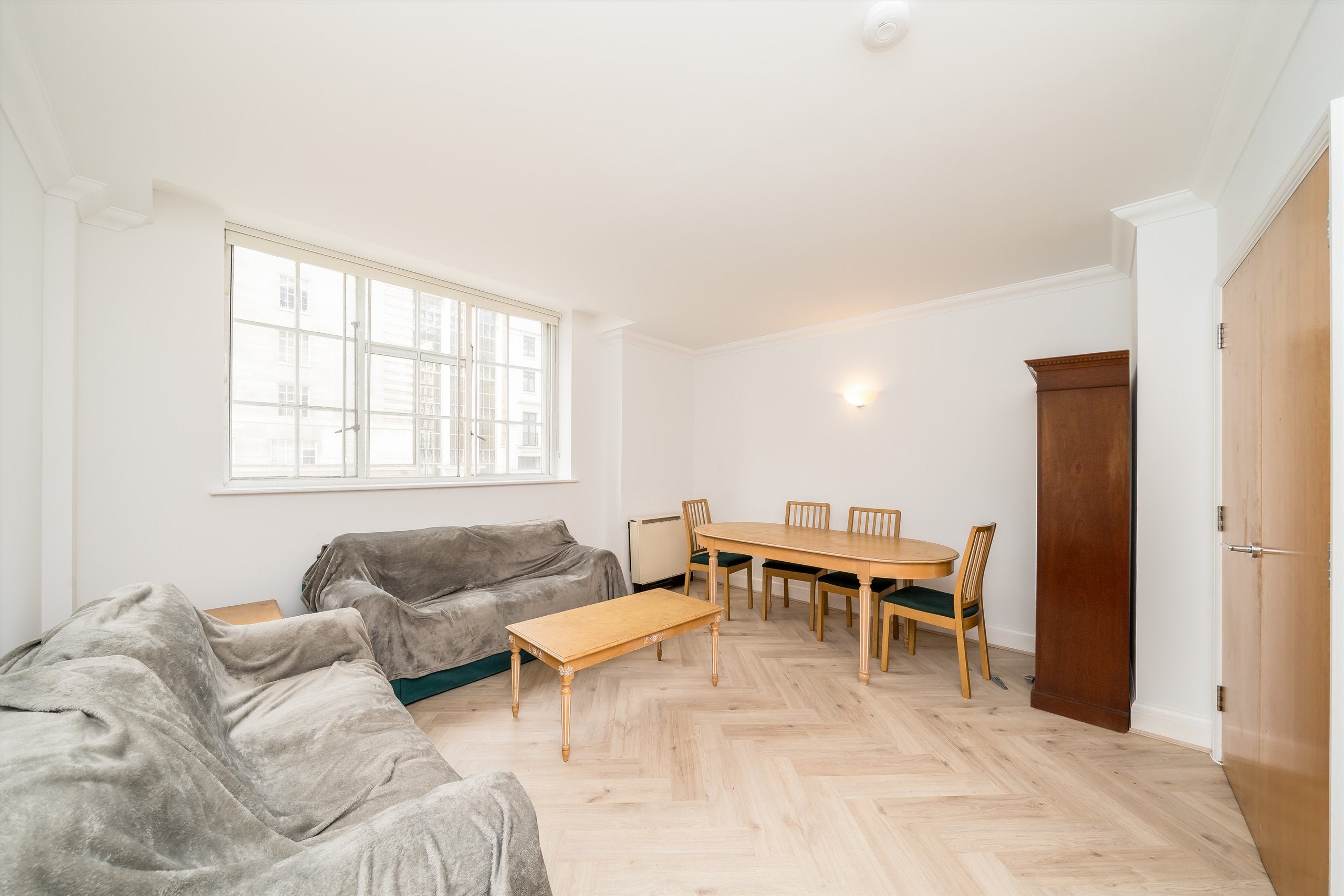 Flat York Road in Greater London
