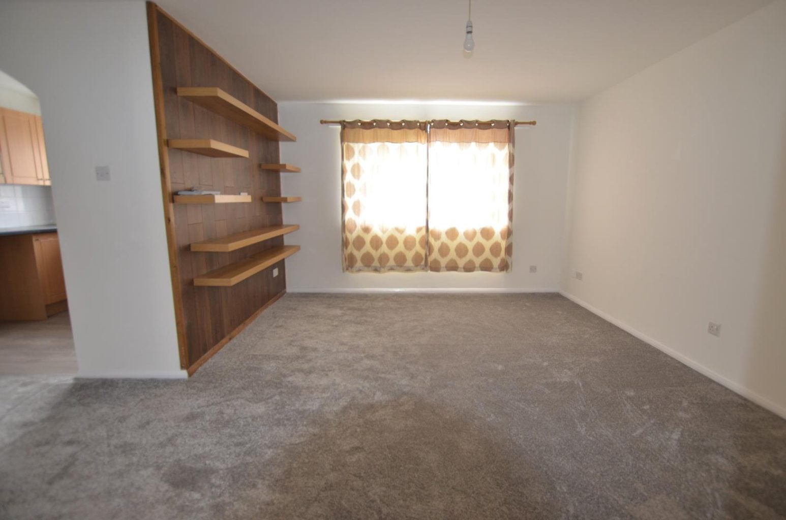 Flat Wren Close in Greater London