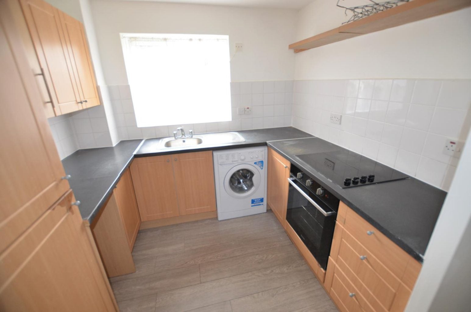 Flat Wren Close in Greater London
