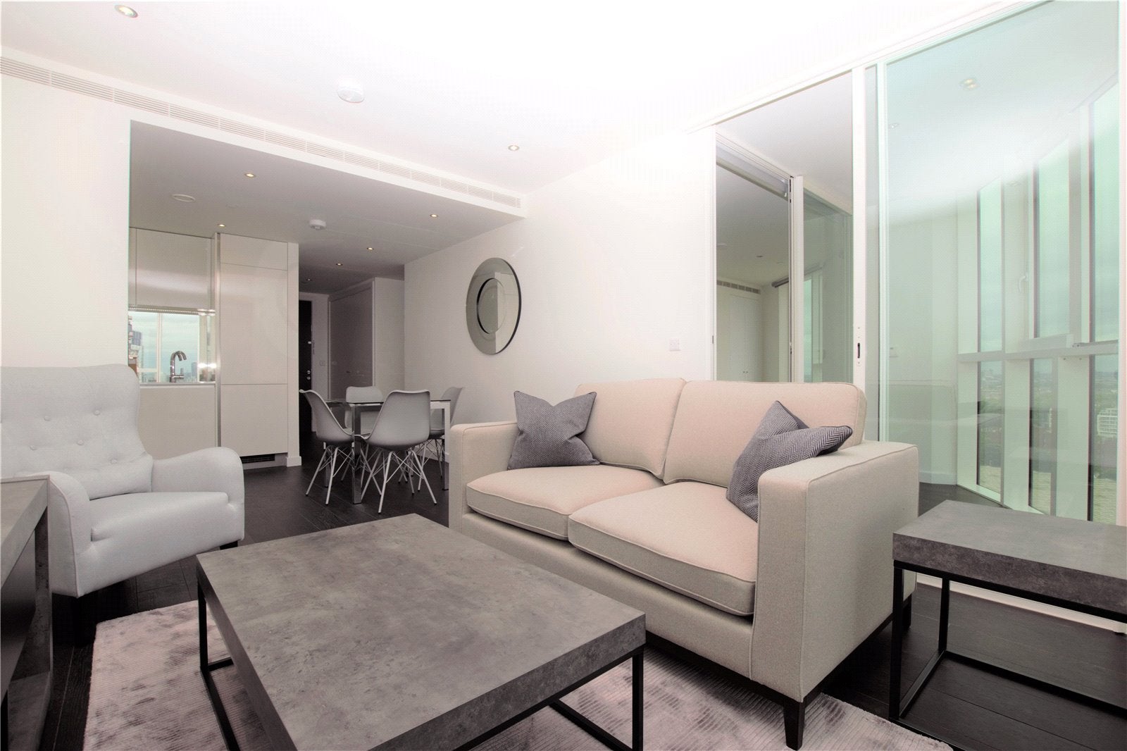 Flat Wyvil Road in Greater London