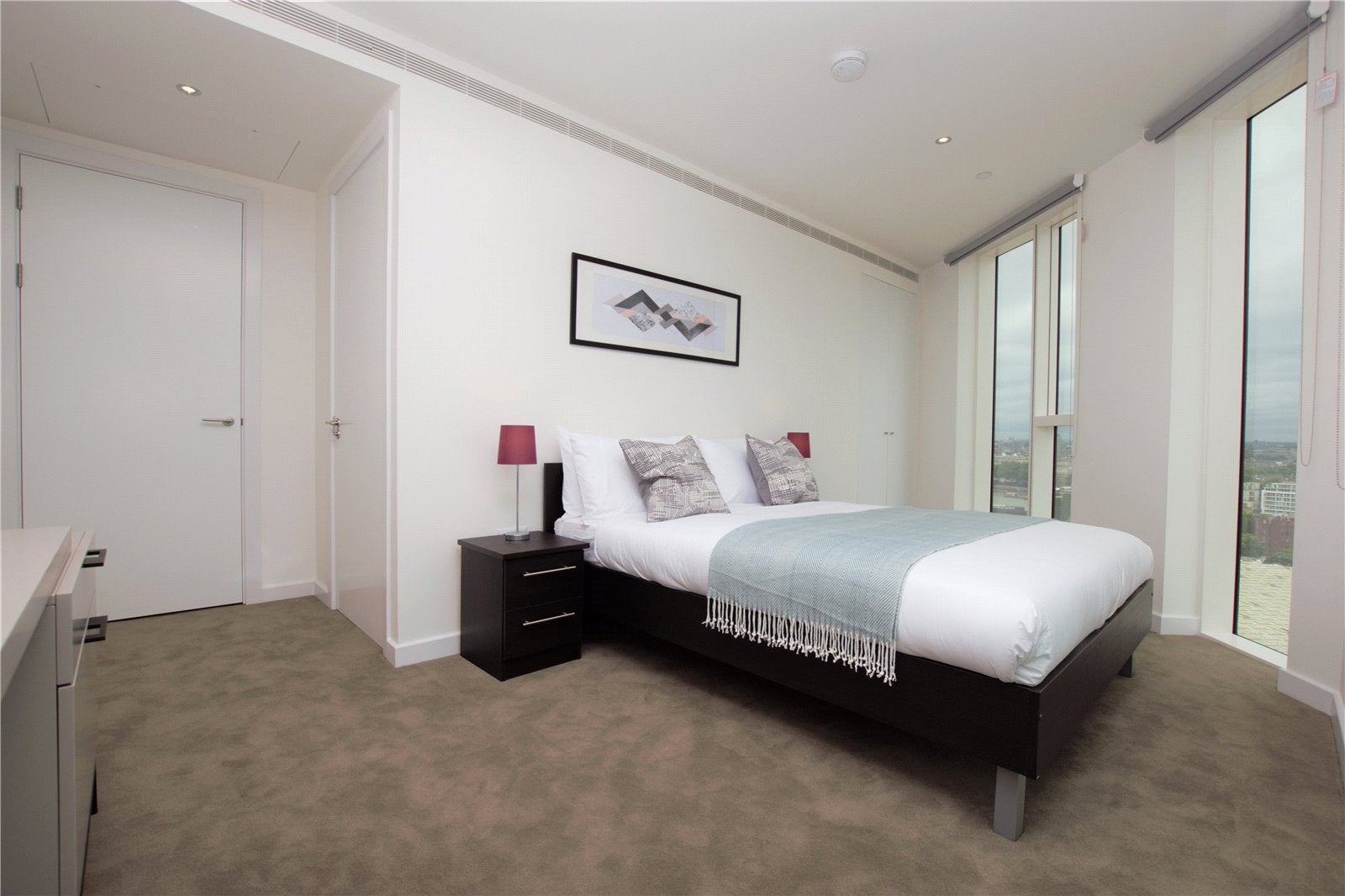 Flat Wyvil Road in Greater London