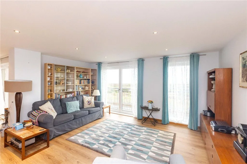 Flat Merlin Avenue in City of Edinburgh