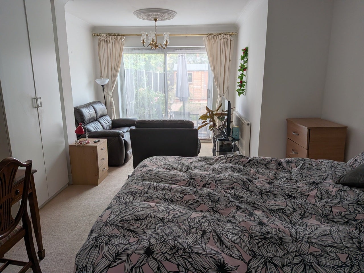 Room Western Avenue in Greater London