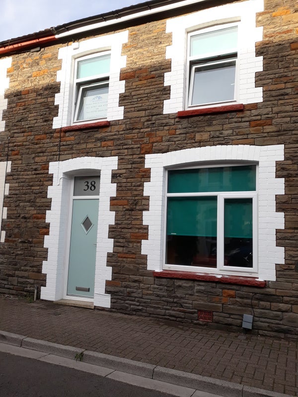 Room Queen Street in Pontypridd
