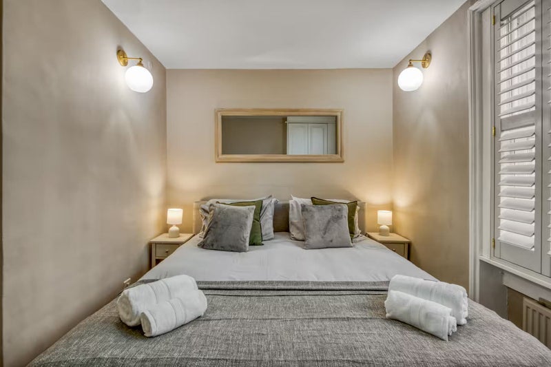 Flat Finborough Road in Greater London
