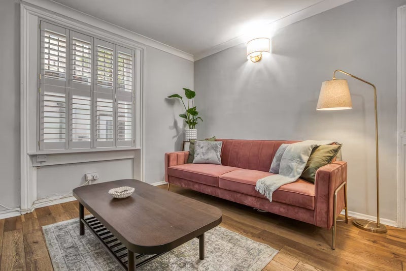 Flat Finborough Road in Greater London