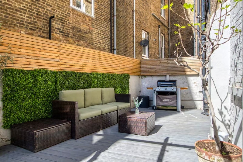 Flat Finborough Road in Greater London