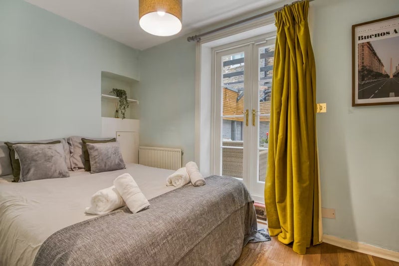 Flat Finborough Road in Greater London