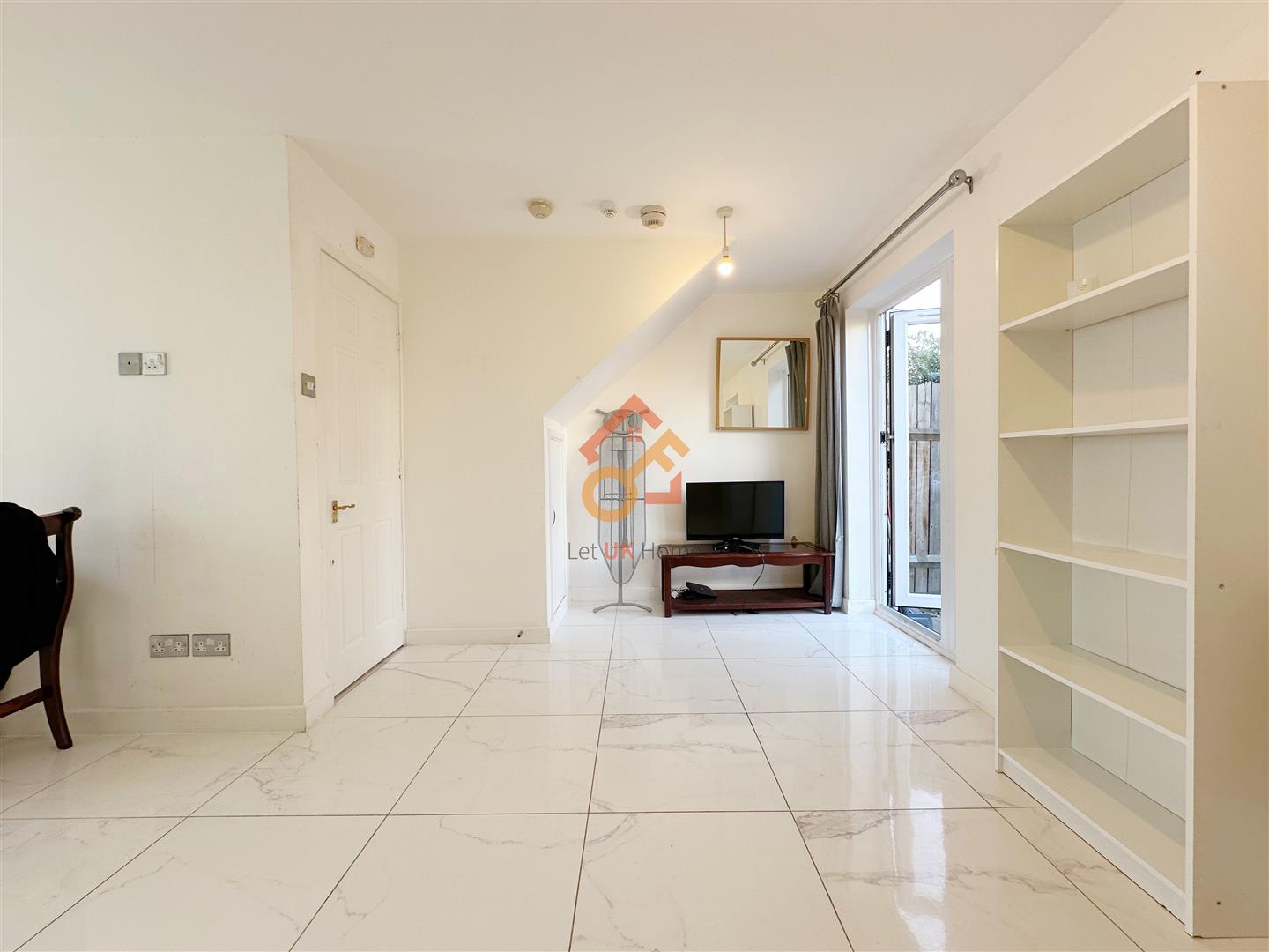 Flat Barnfield Place in Greater London