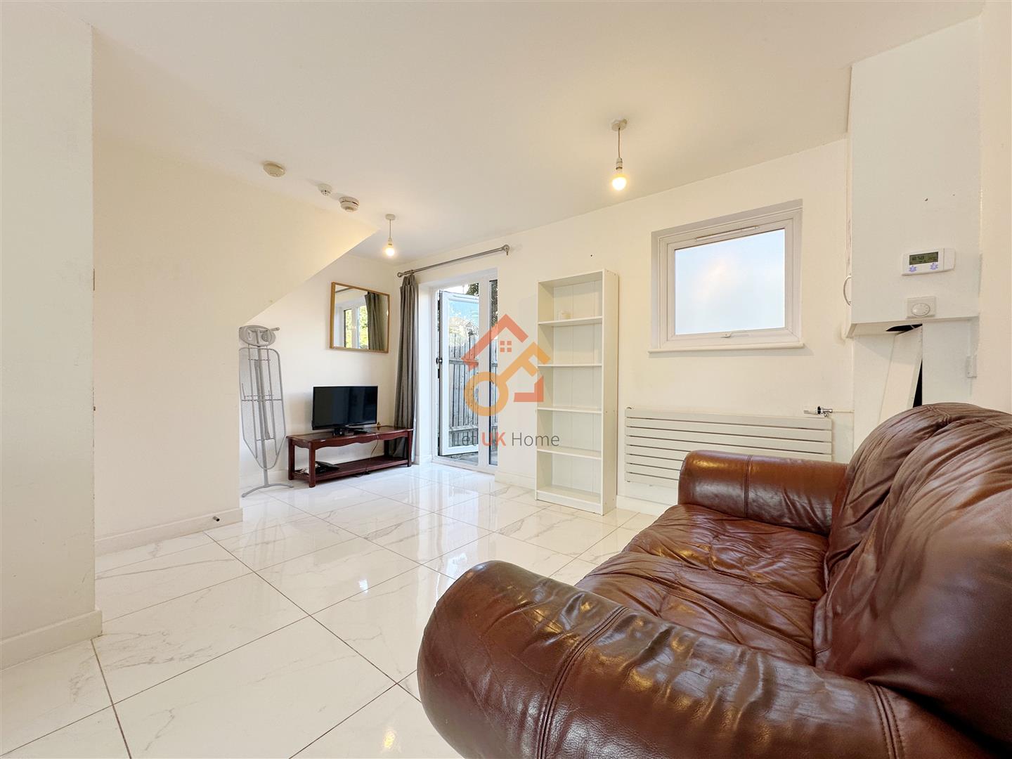 Flat Barnfield Place in Greater London