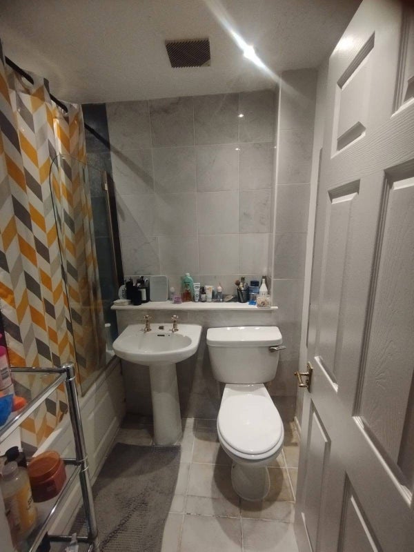Room Swallow Gardens in Greater London