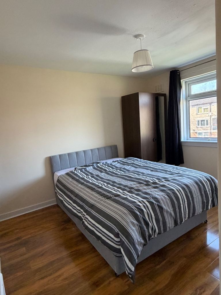 Flat Wellmeadow Street in Paisley