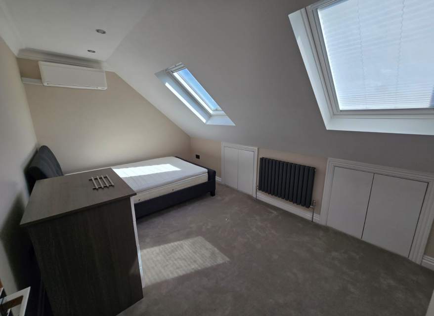 House Wentworth Avenue in Greater London