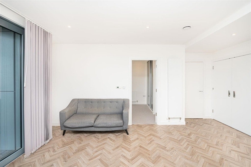 Flat Gillender Street in Greater London