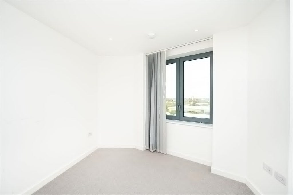Flat Gillender Street in Greater London