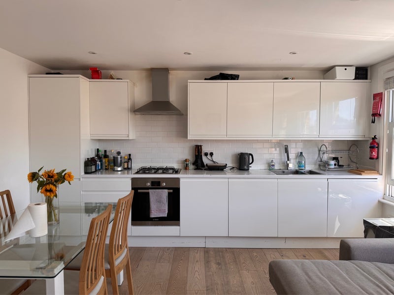 Room Valmar Road in Greater London