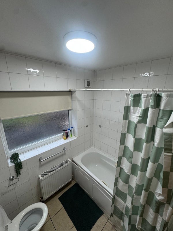 Room Pinner Road in Greater London