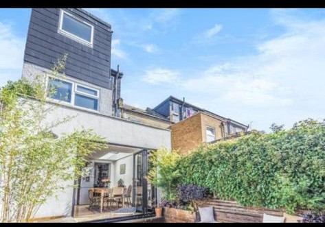 Room Cranbourne Road in Greater London