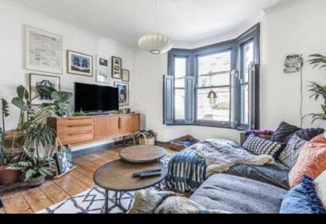 Room Cranbourne Road in Greater London