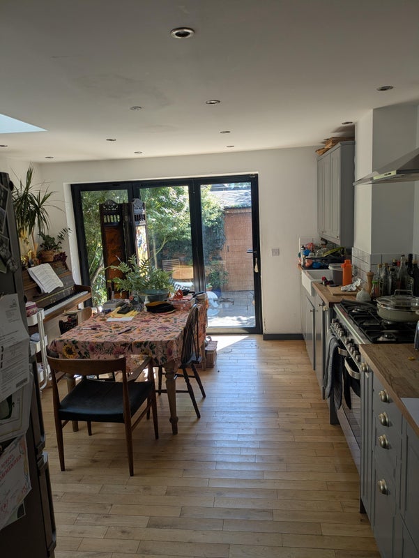 Room Cranbourne Road in Greater London