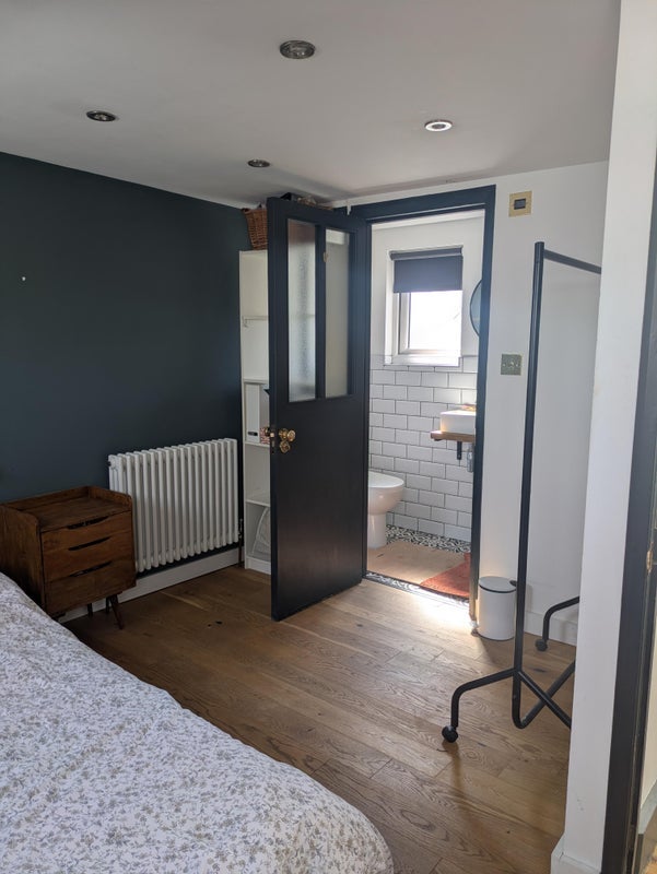 Room Cranbourne Road in Greater London