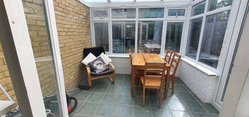 Room Bloemfontein Road in Greater London